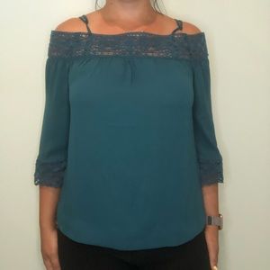 NWT top w/lace on neckline & sleeves